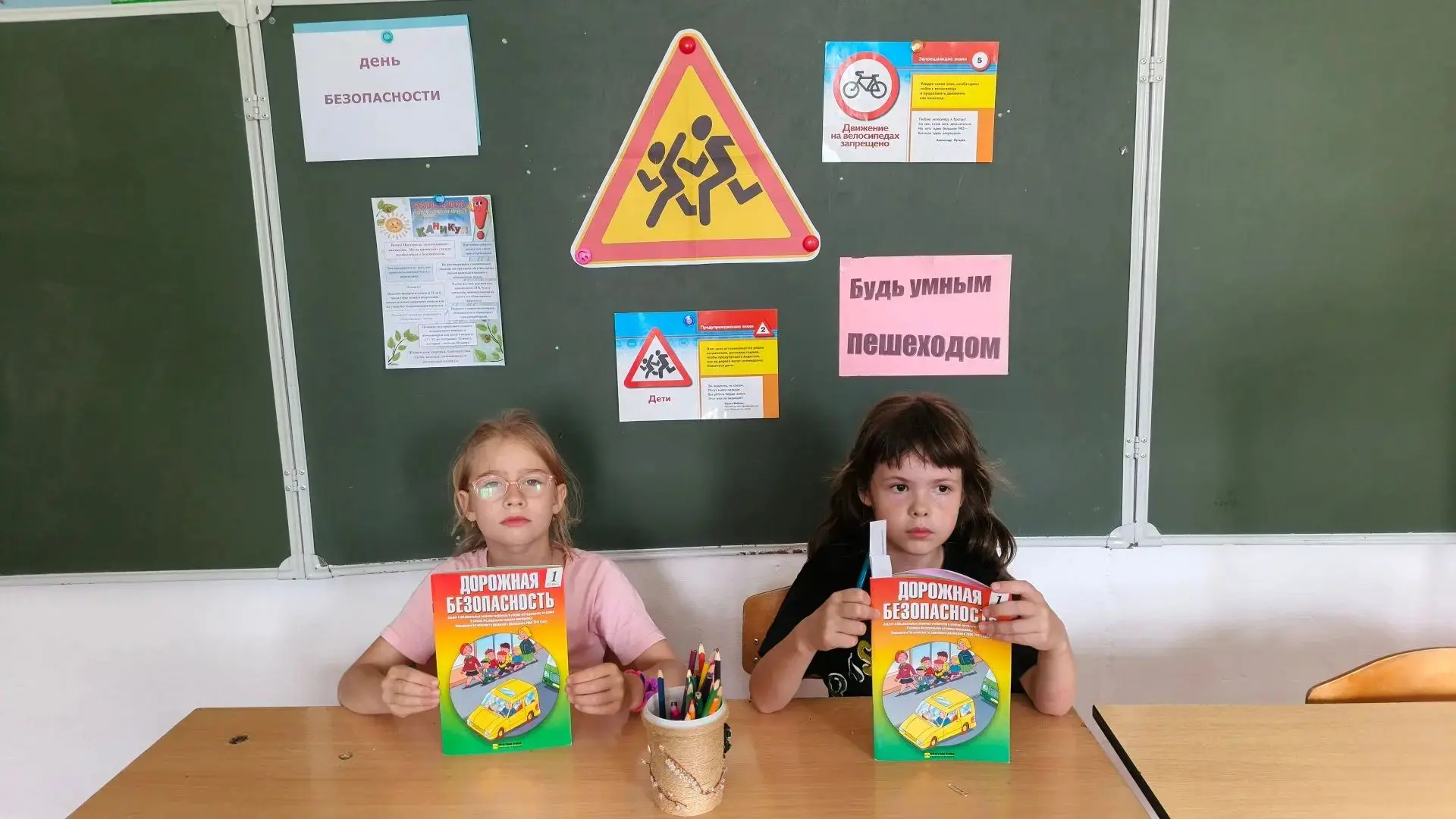 В рамках деятельности летней тематической площадки "Безопасные дороги Кубани" ребята вы...