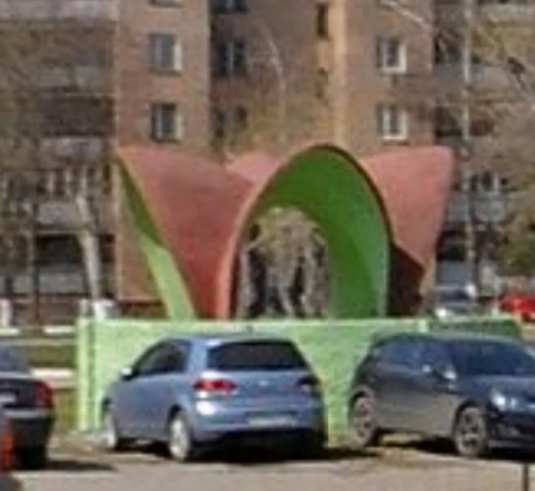 Беседка во дворе микрорайона Ольгино
