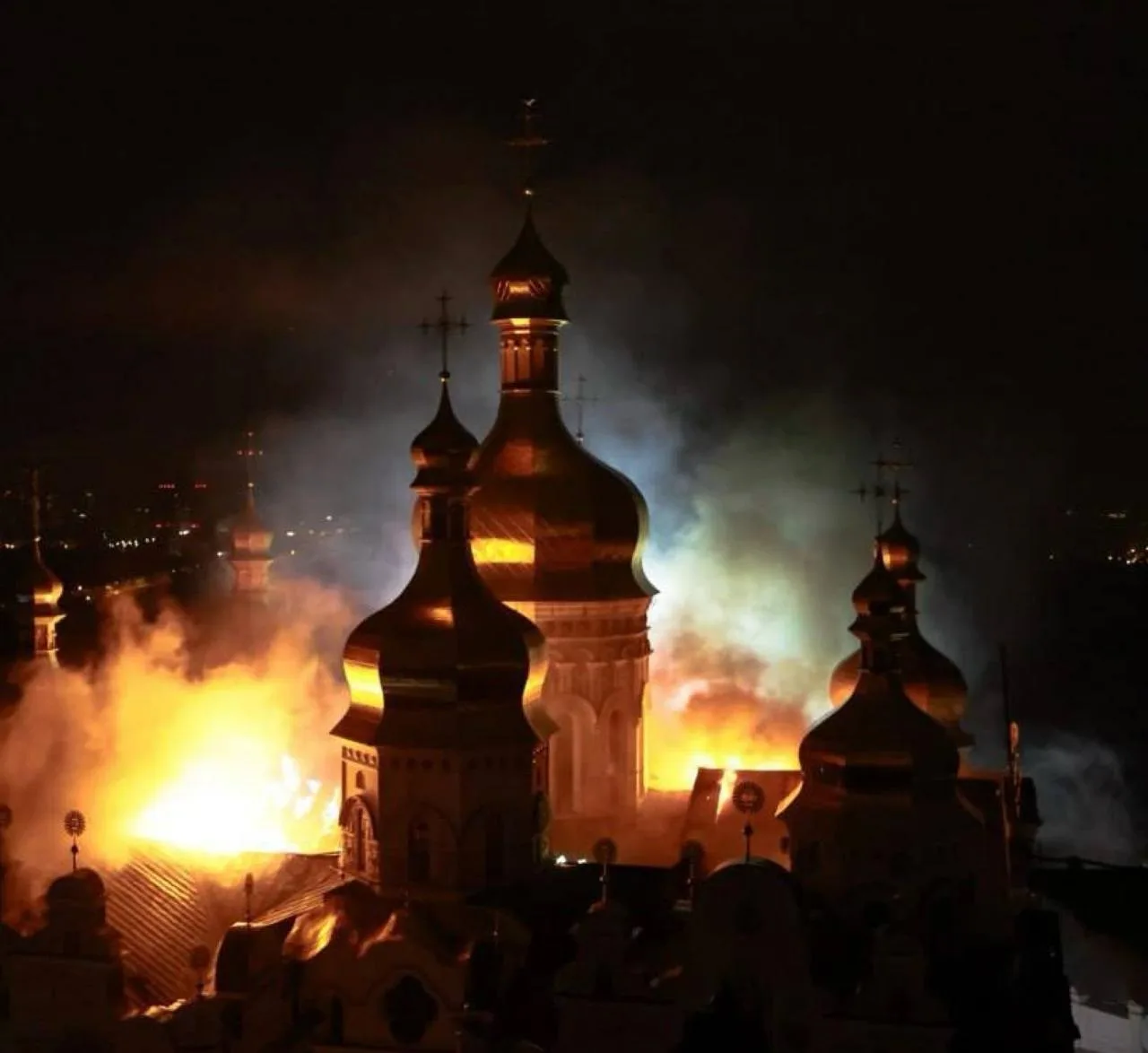 В Киево-Печерскую лавру попала ракета американского комплекса Patriot, сообщили в российском Минобор