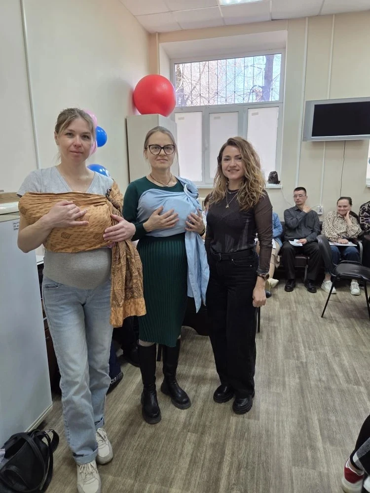 А сегодня поздравила и провела мастер-класс по слингоношению в Кировском районе💖