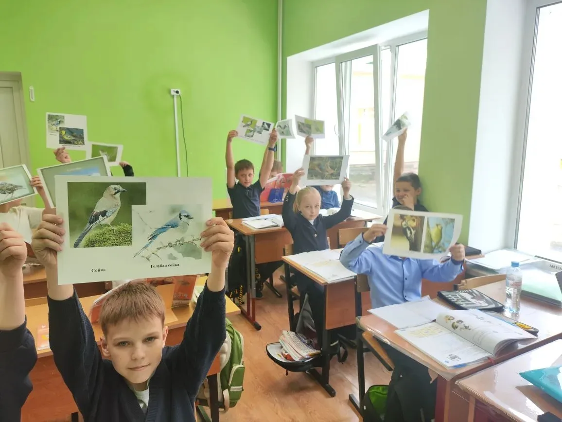 1 апреля в нашей школе прошло мероприятие, посвященное Дню птиц. Организаторами выступили участники 