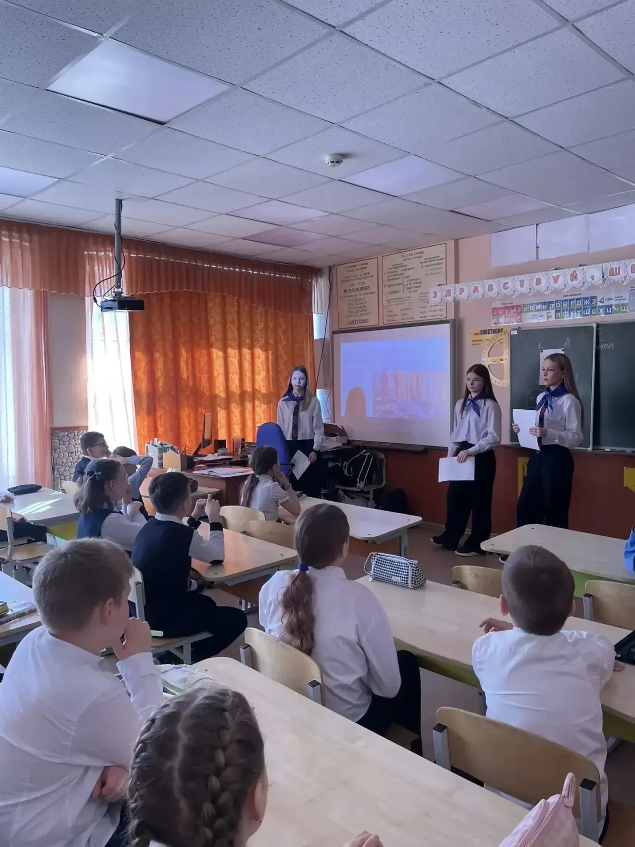✨25-27 марта в нашей школе в классах, участвующих в проекте "Орлята России", прошли занятия на тему 