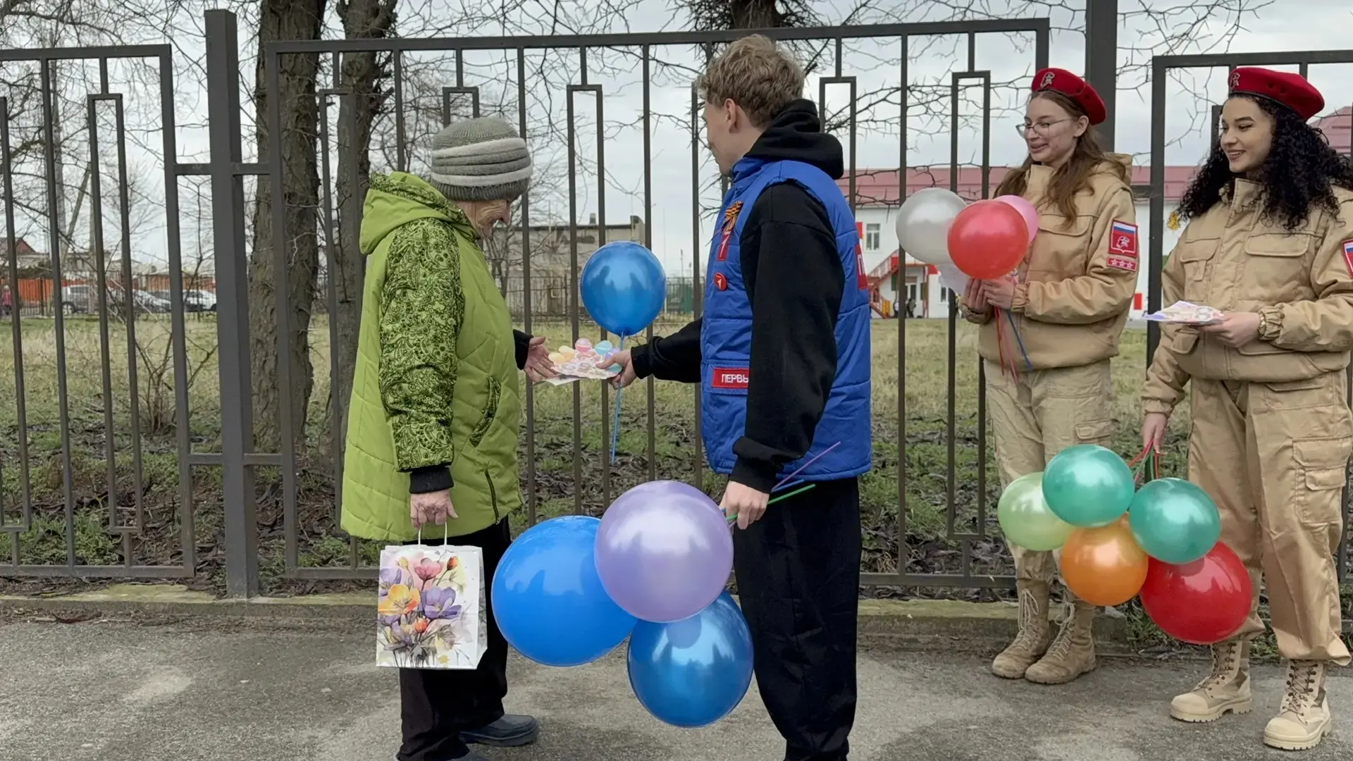 «Километр красоты» от юнармейцев школы № 3! 🌷✨💐  В преддверии 8 Марта отряд «Патриоты Кубани» и акти