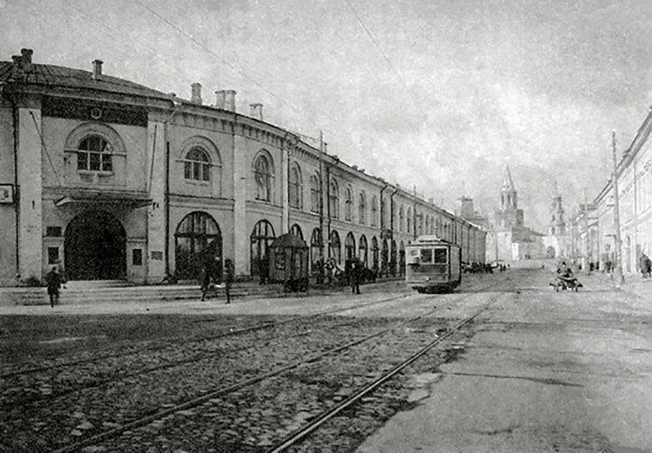 27 мая 1905 года по улице Воскресенской пустили трамваи. В этот день открылось пробное движение ваго