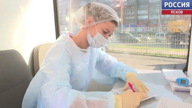 Без записи и очередей: мобильный пункт вакцинации в "Империале" пользуется спросом у пс...