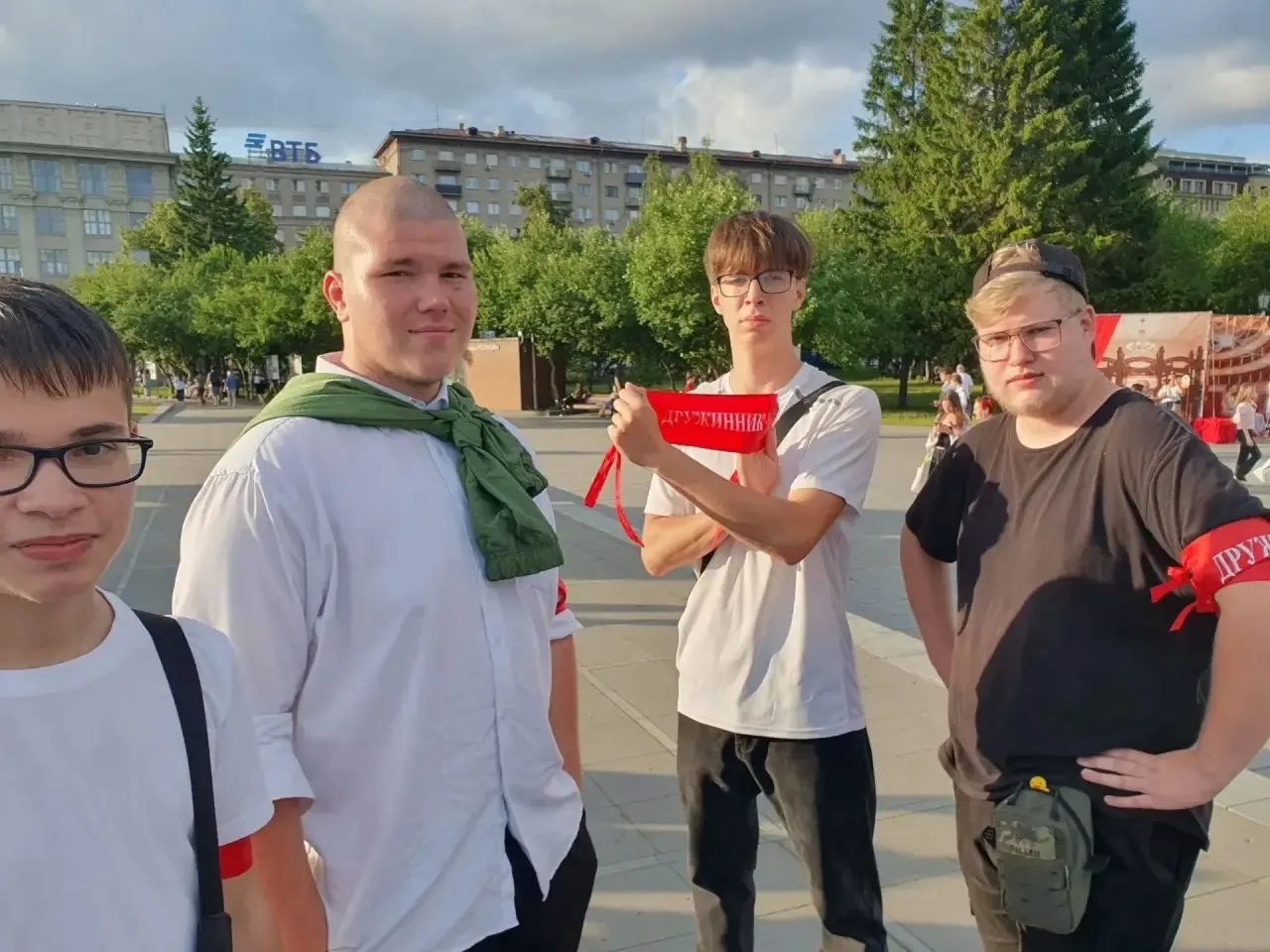 🚔 Наши студенты — в команде, которая делает праздник безопаснее! 🎉

В День города Новосибирска сту
