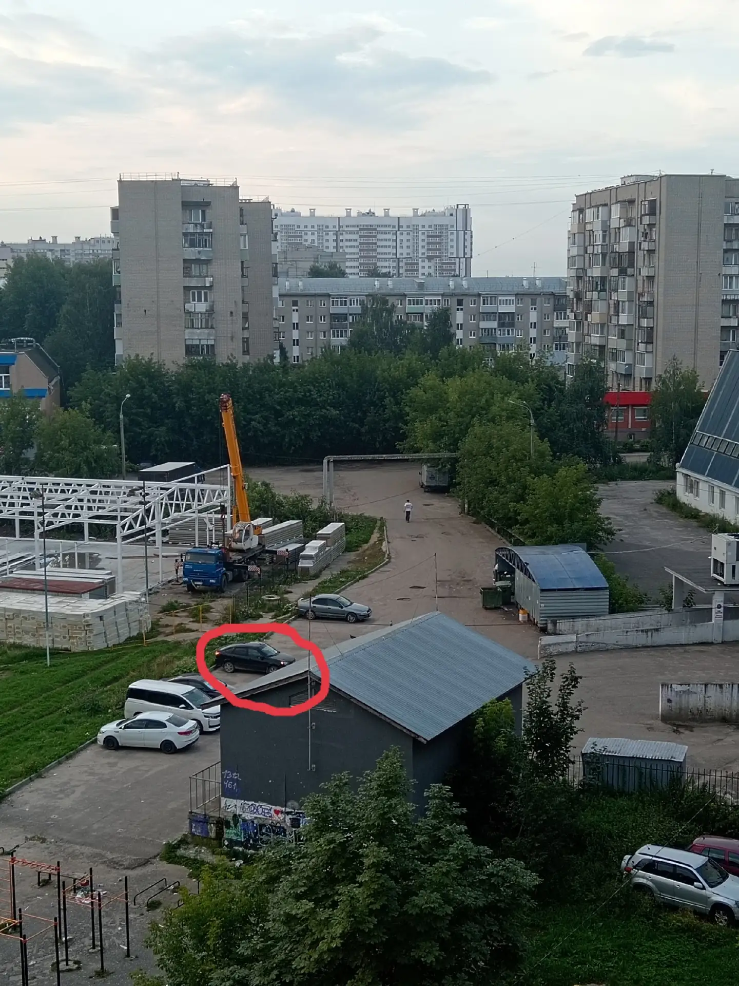 Обращение к владельцу данного автомобиля, который был припаркован возле стадиона Юность (сзади ТЦ Во