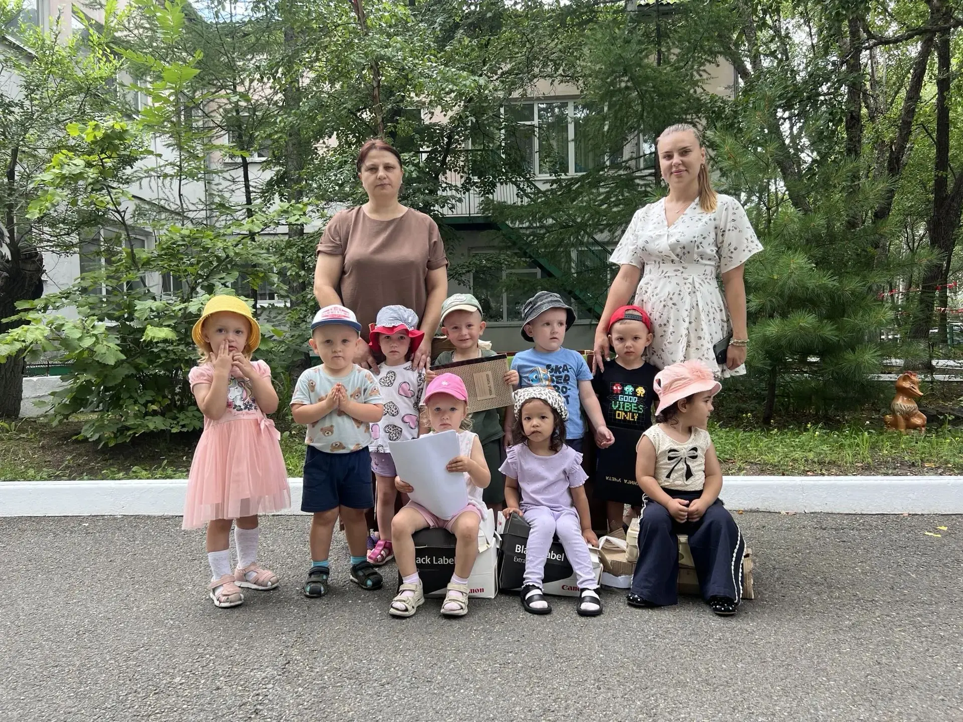 В акции "Бумбатл" приняли участие самые маленькие воспитанники нашего сада😊