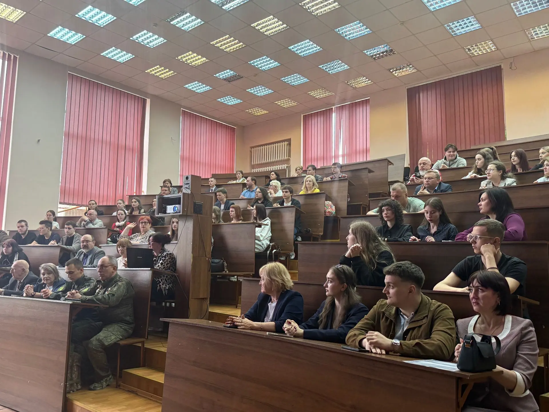 В ДонГУ презентовали первую в России книгу про студентов-участников СВО  18 мая в Донецком государст
