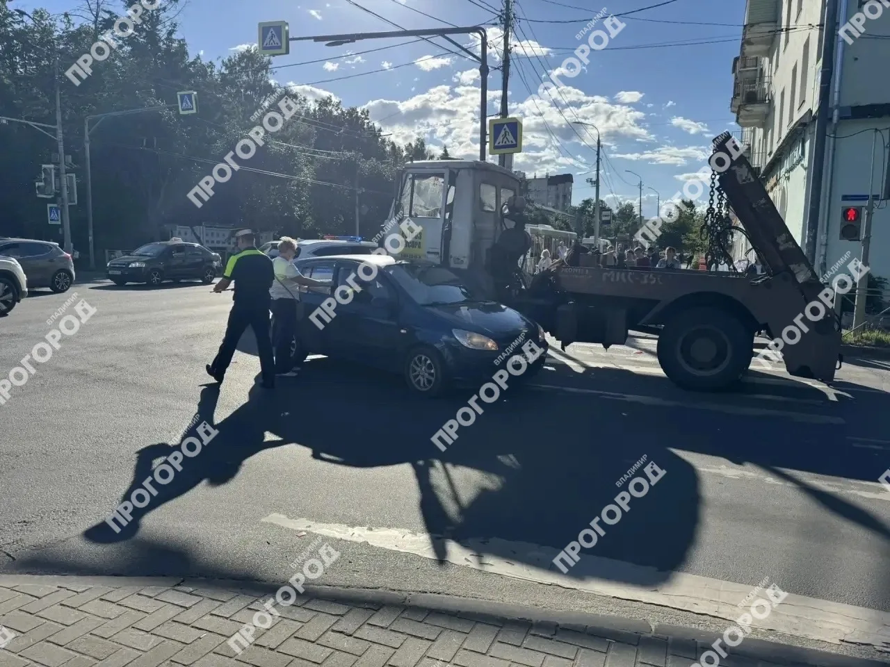 От читателя: Сегодня на площади Ленина встретились двое...