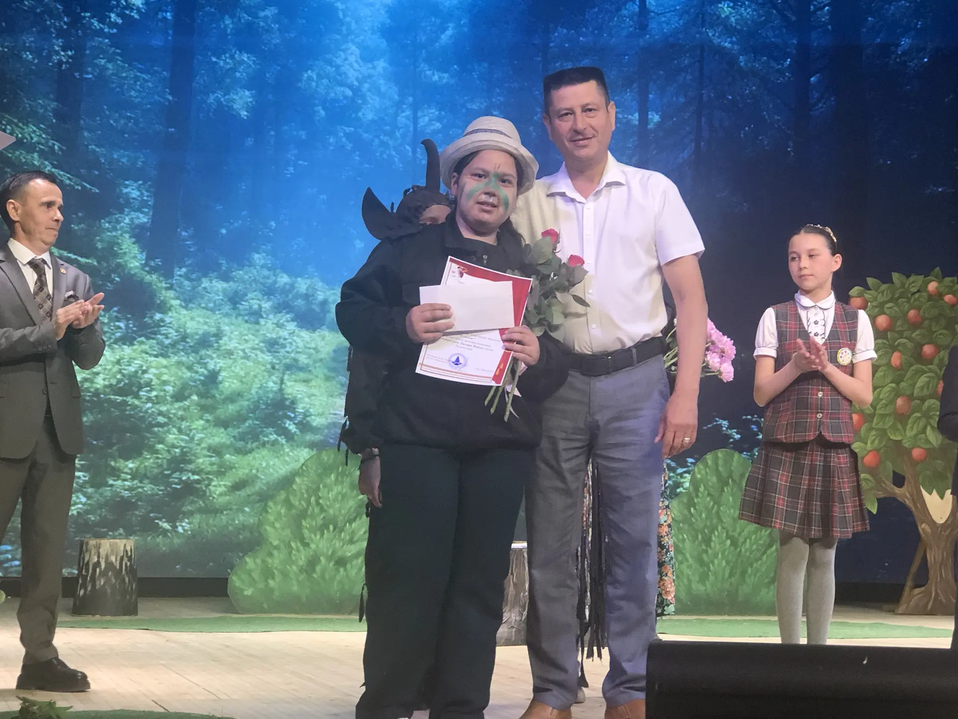 Район мэдэният йортында «Сэяхэт» балалар коллективы ( житэкчелэре Юныс Накипович) Туфан...