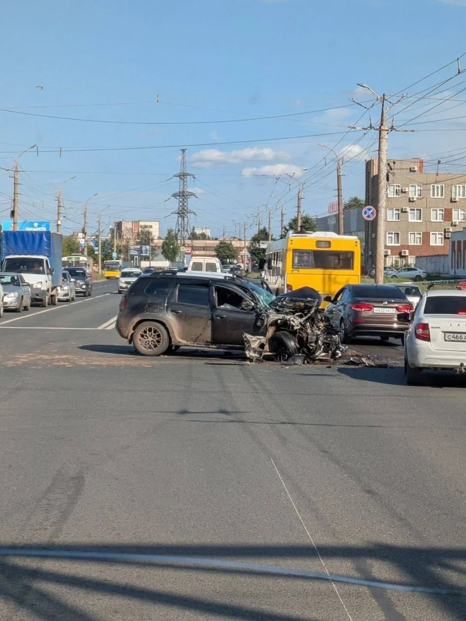 На Новоажимова произошла серьезная авария

Легковушка оказалась полностью разбитой. О состоянии води