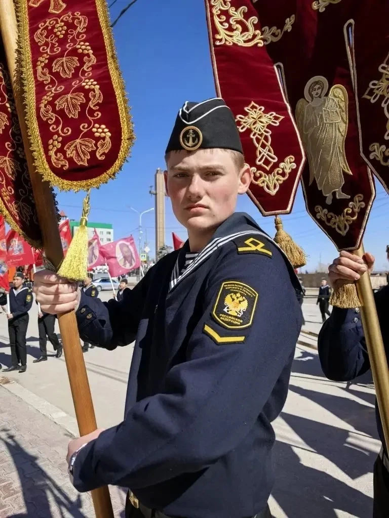 ГЕОРГИЯ ПОБЕДОНОСЦА ПРОСЛАВЛЯЯ...  Русский народ испокон века шел на битву под штандартами прославле