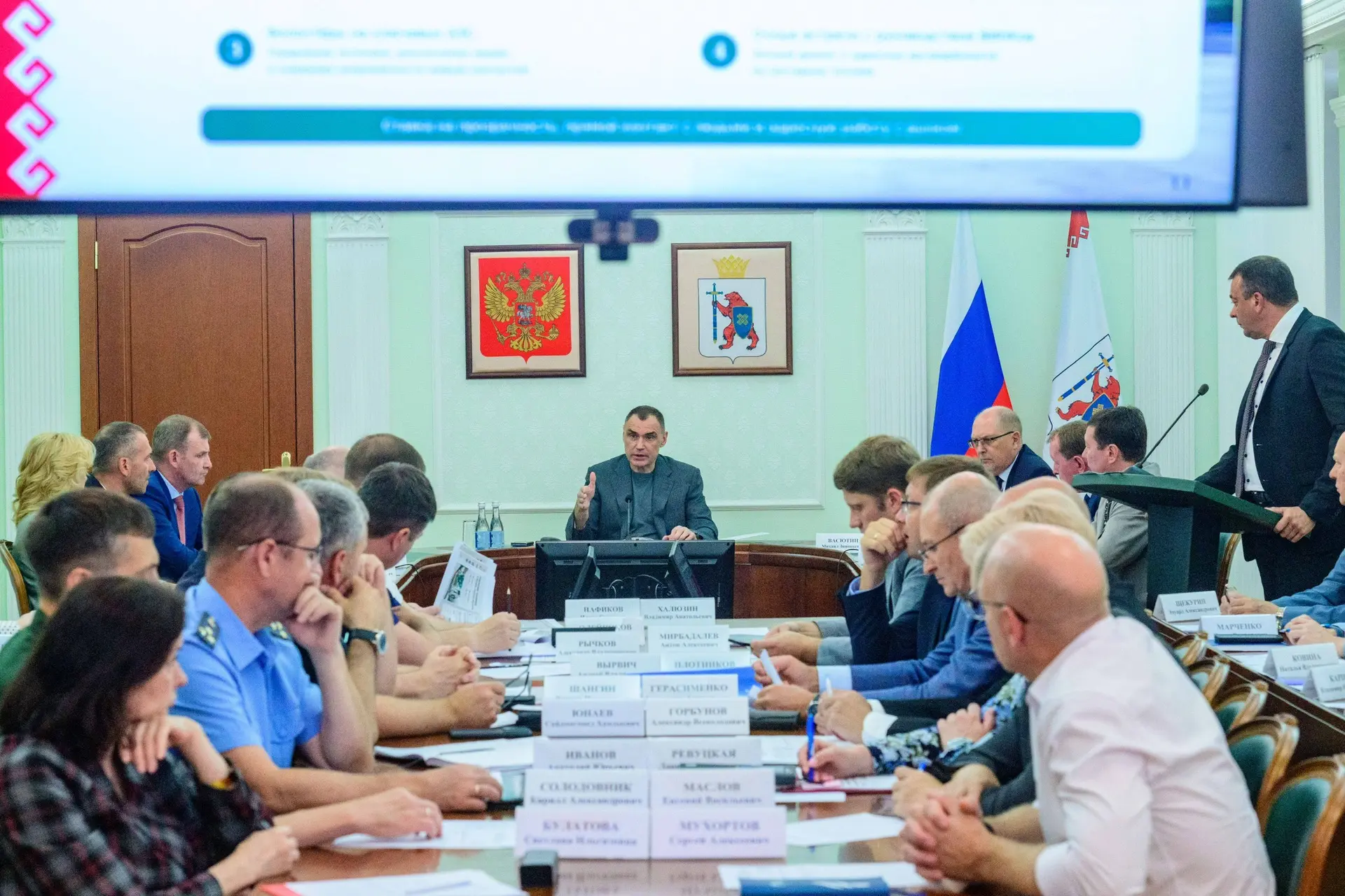 Провел заседание регионального оперативного штаба, где обсудили текущую обстановку на р...
