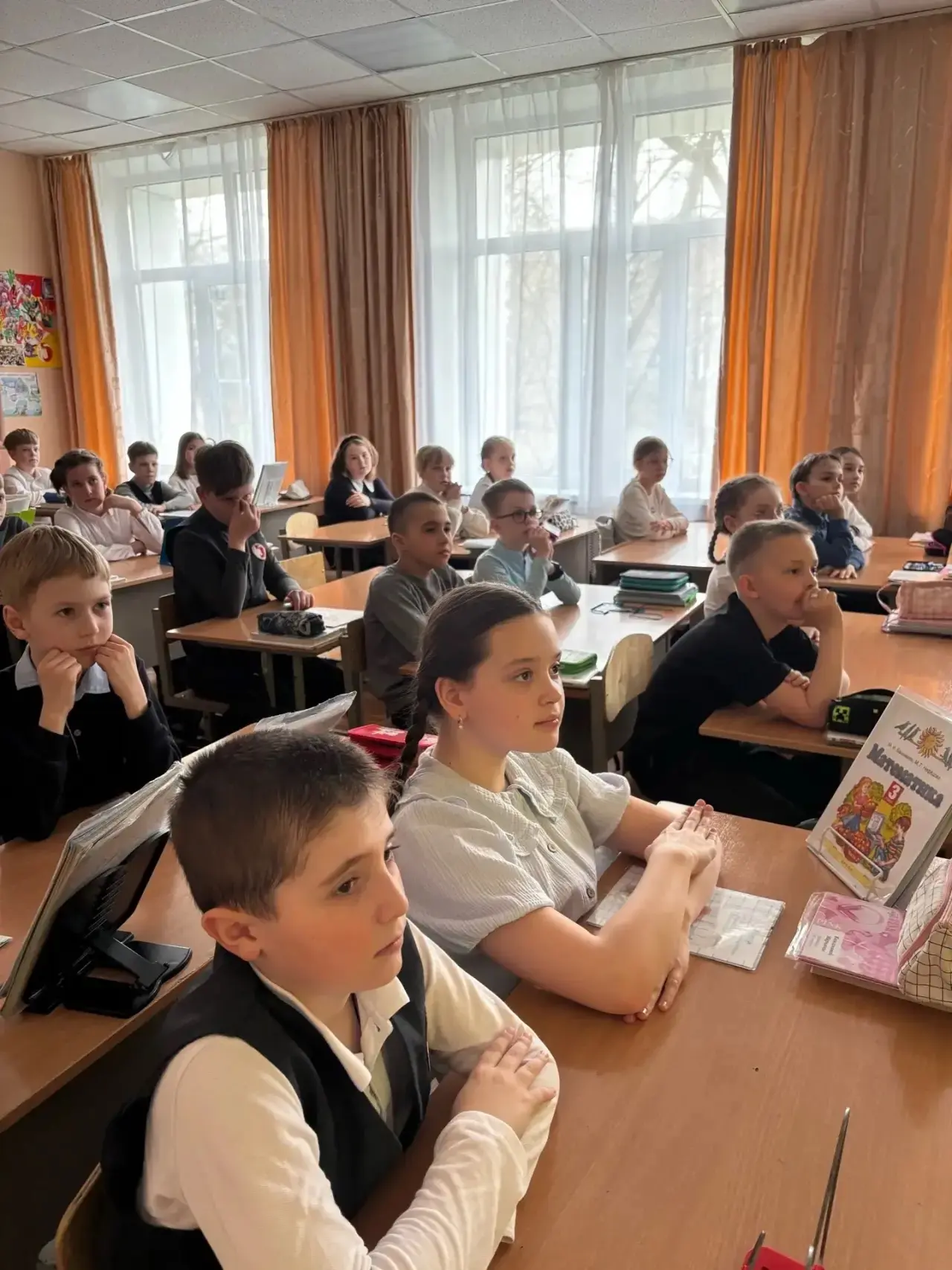 В 3 классах прошёл библиотечный урок, посвящённый одной из самых трогательных страниц истории Велико