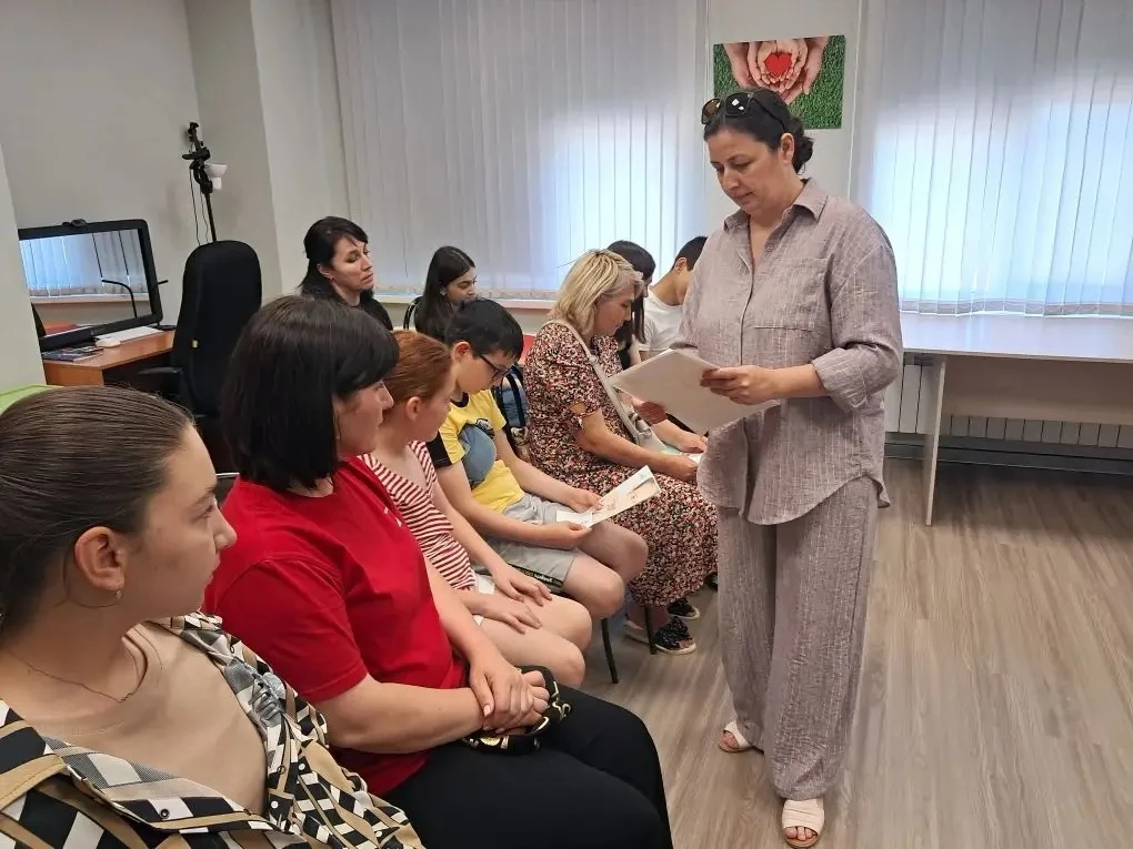 Специалисты отделения «Семейный МФЦ» провели профилактические беседы с несовершеннолетними и их роди