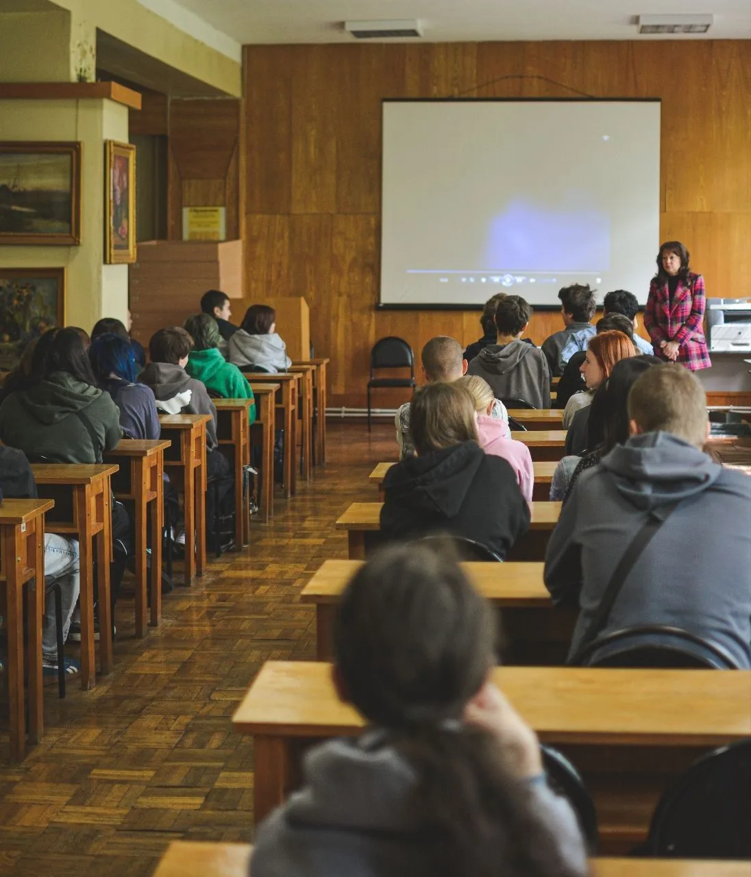 В конце учебного года в средне-специальных учебных заведениях г.Калуги (ККСТ, ККЭиТ) пр...