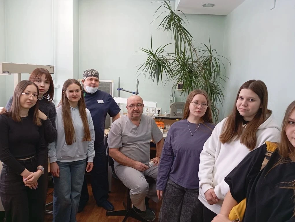 🦷 10-й медицинский класс в гостях у стоматологов: от истории до цифровых технологий!   12 февраля уч