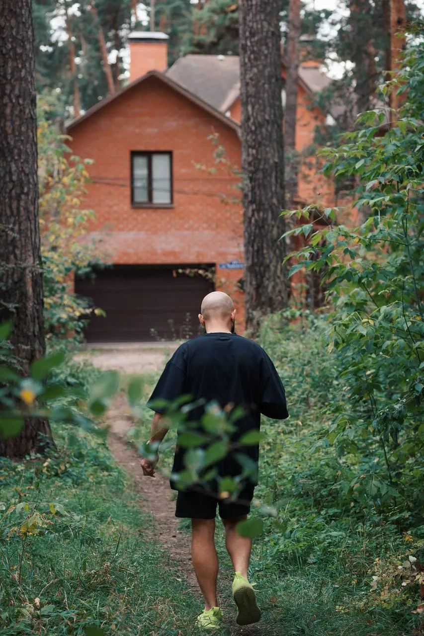 Сегодня утром на пробежке начал слушать Чехова. «Три сестры».

Сам сейчас нахожусь в отпуске. Уже вт