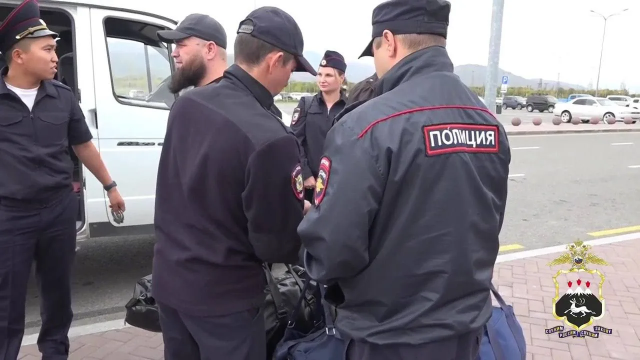 С Камчатки выдворили пятерых мигрантов, которые нарушили сроки пребывания в стране. Теп...