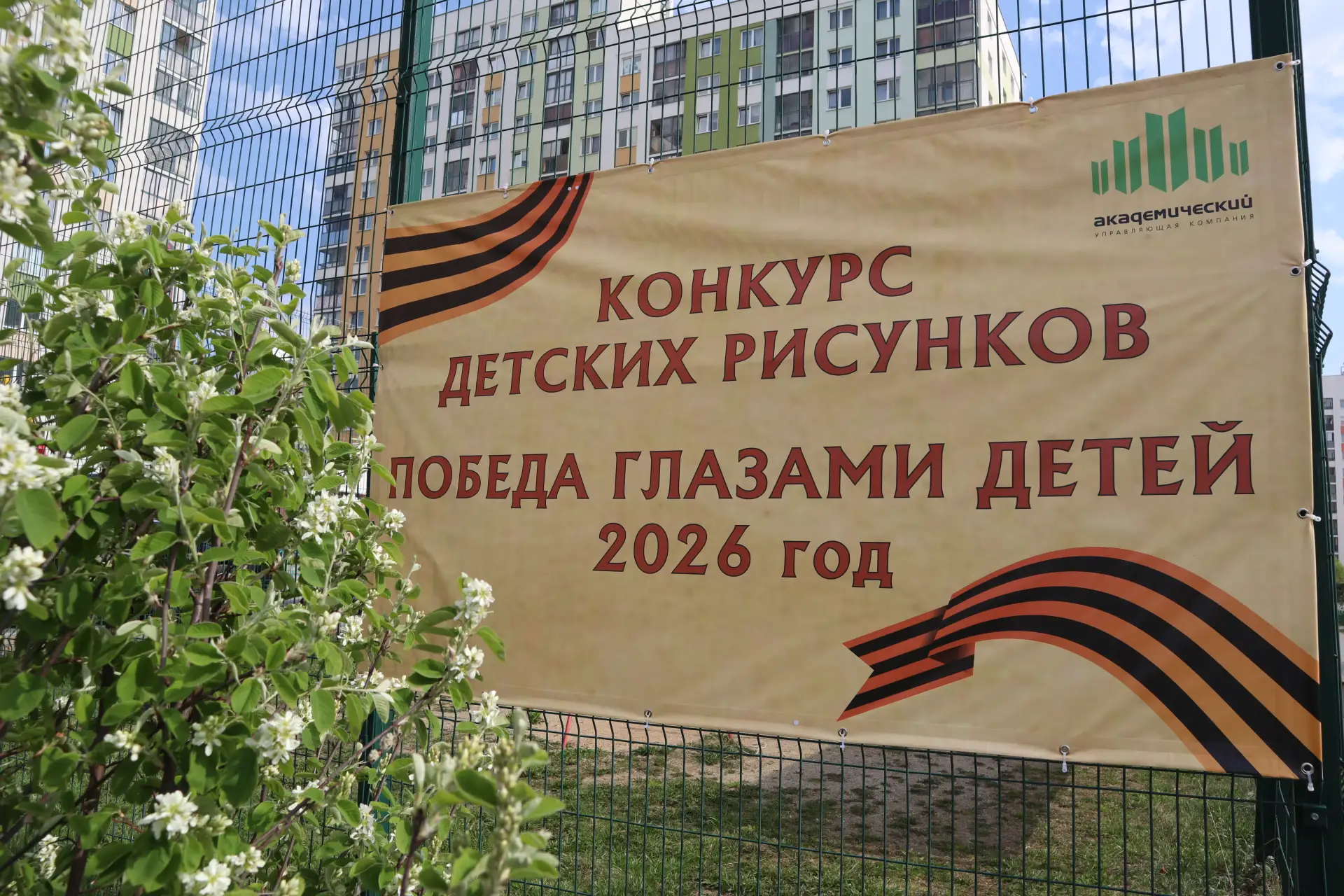 А вот и фото с выставки под открытым небом!  Кстати, сегодня мы наградим победителей конкурса «Побед