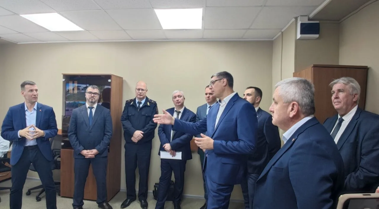 Накануне губернатор Александр Авдеев побывал в созданном в прошлом году Центре обработк...