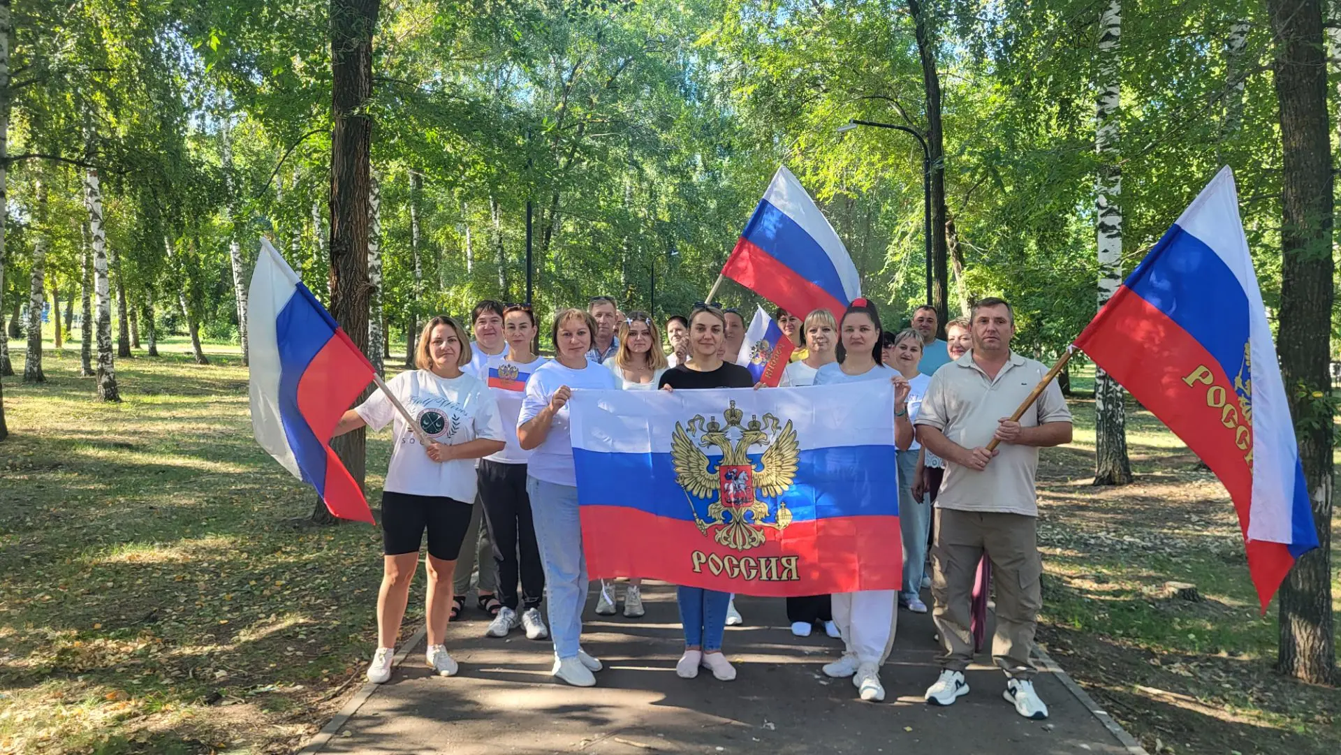 В рамках Всероссийской акции «Цвета Родины», приуроченной к празднованию Дня Государств...