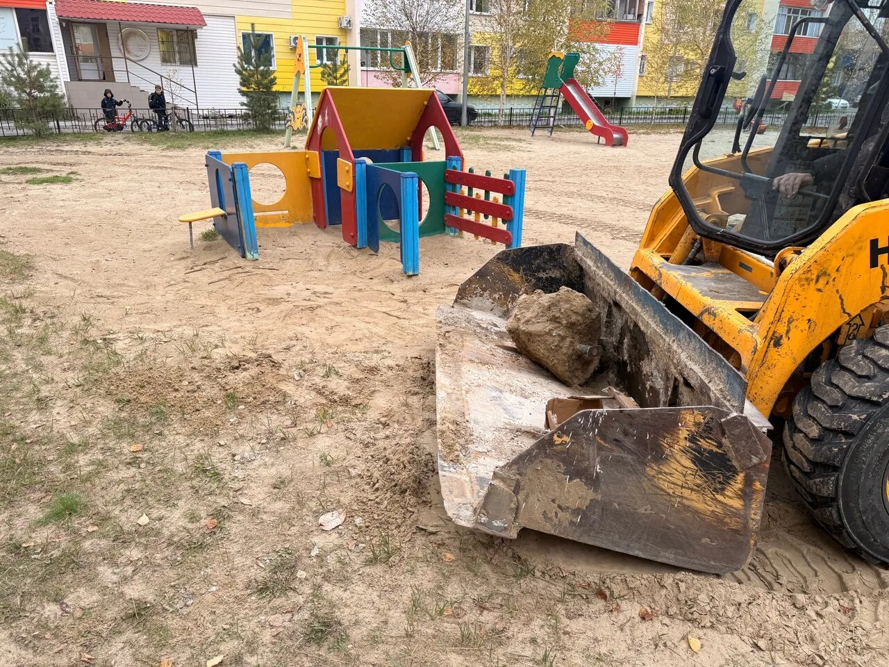 Камень 🪨 с детской площадки убрали