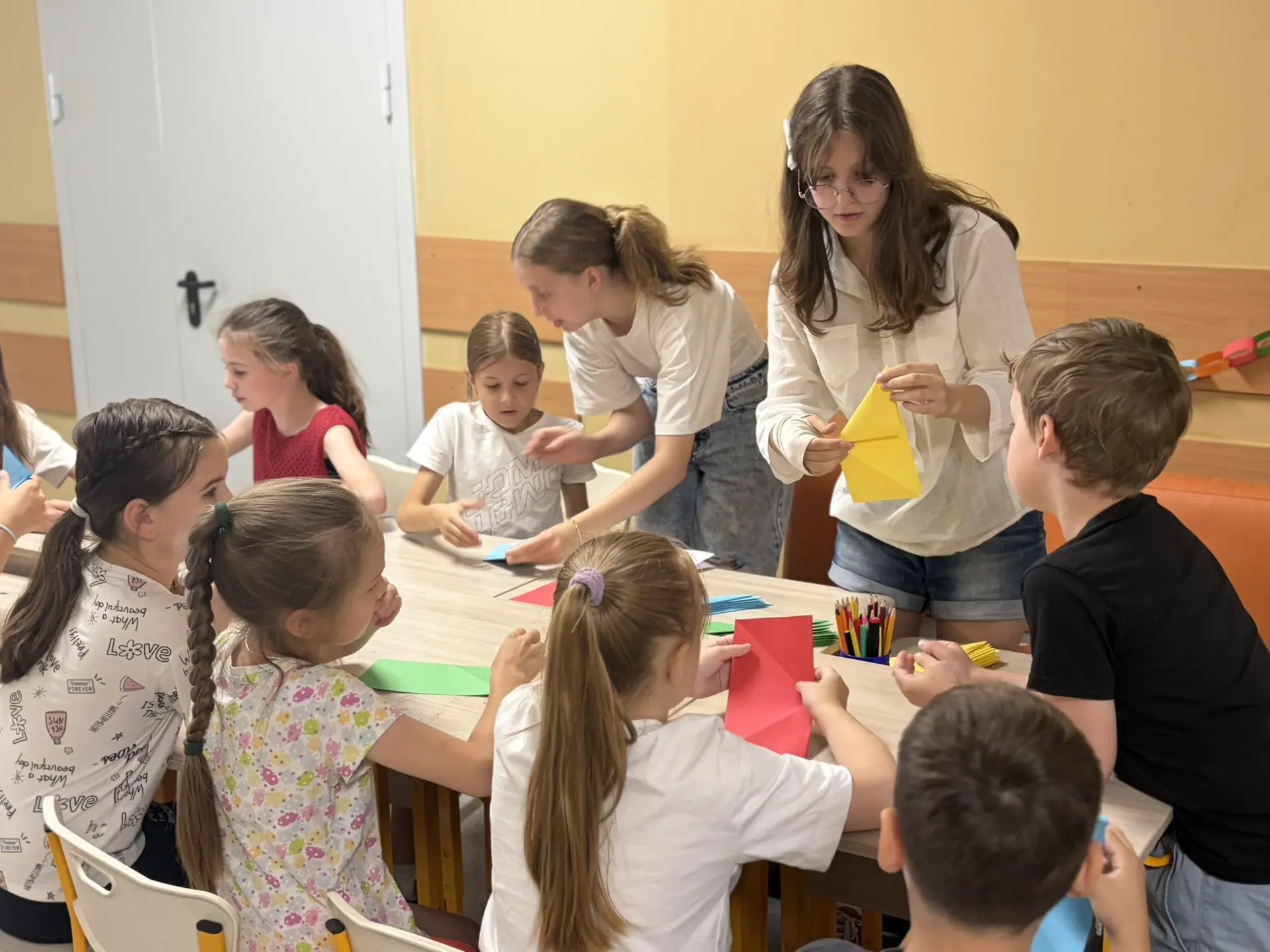 🎨 День творчества и красок в нашем лагере! 🎨

Сегодня наш лагерь превратился в настоящую фабрику и