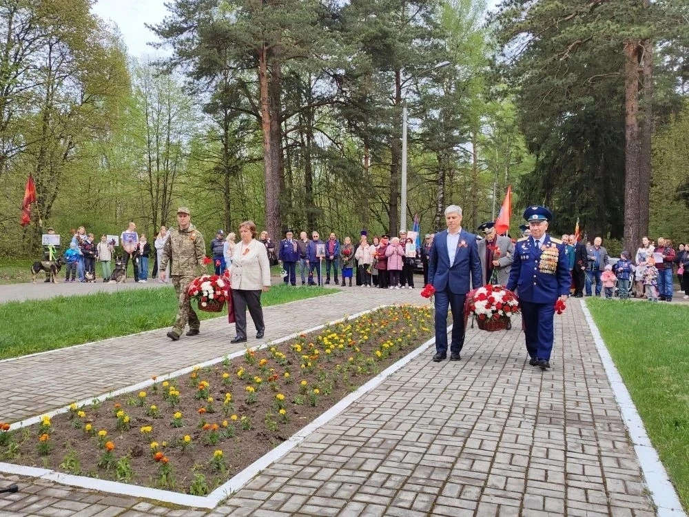 В честь 81-й годовщины Победы в Великой Отечественной войне на площади у монумента «Скорбящая мать» 