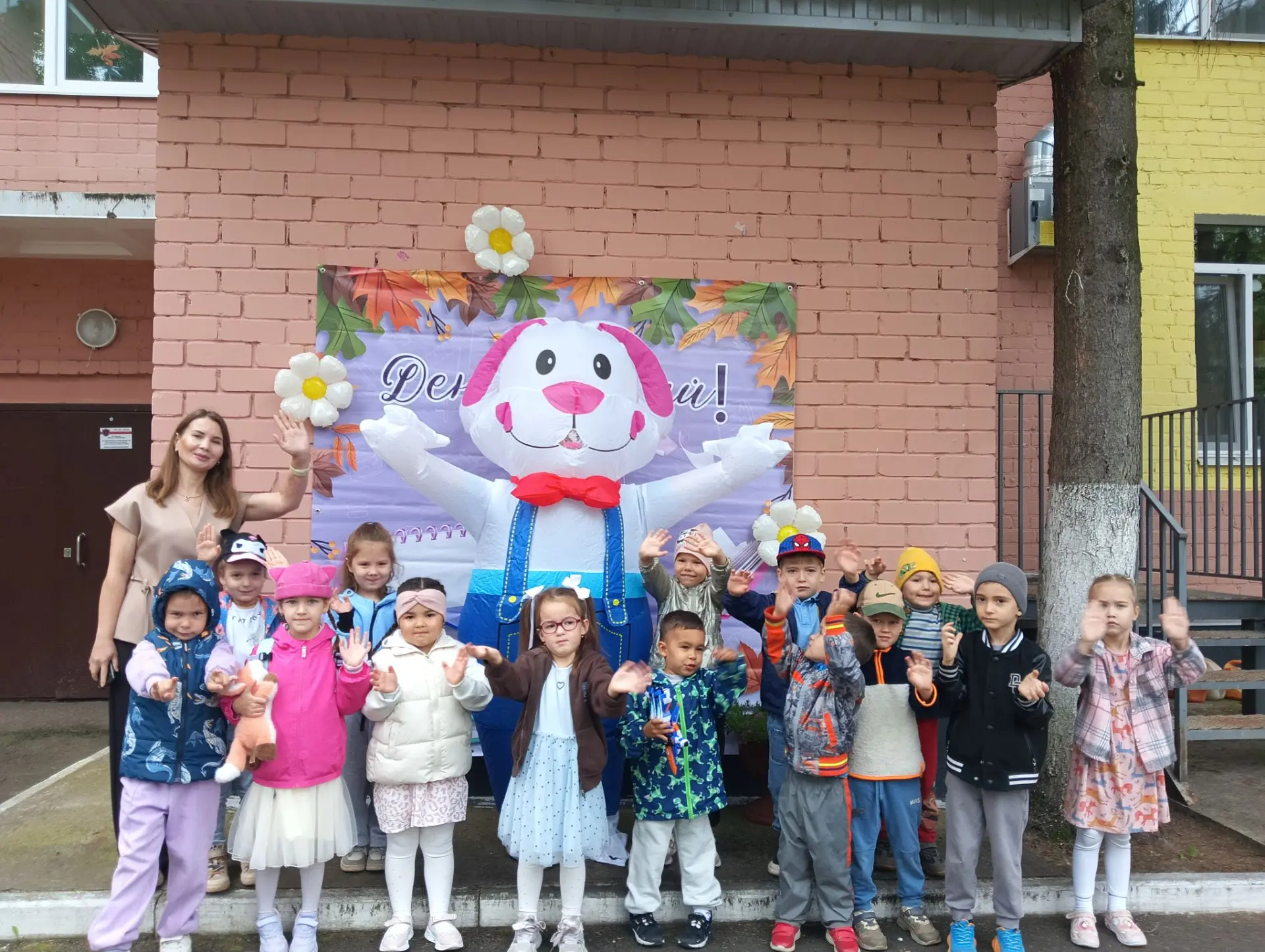 Поздравляем всех с Днем знаний! Успехов, удачи и новых открытий в новом учебном году! Б...