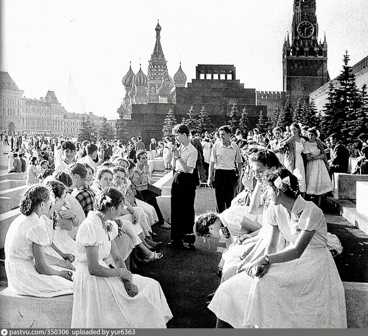 19 июня 1941 года, 85 лет назад...
Великая огромная держава живет своей жизнью. Школьники готовятся 