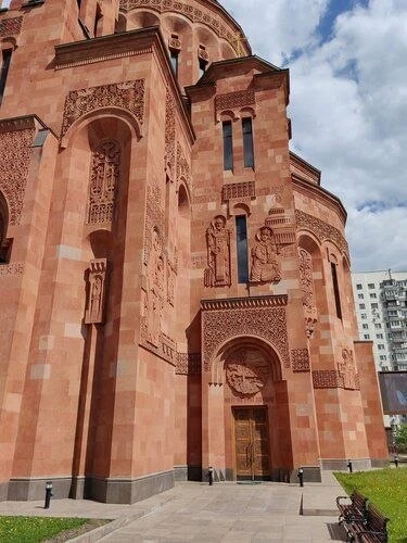 По зову бабушек) Экскурсия в Армянскую церковь.
