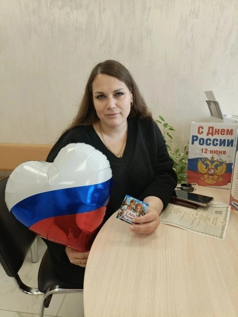 🇷🇺 Акции ко Дню России: как отделы ЗАГС поздравили заявителей

🌟В честь главного государственного