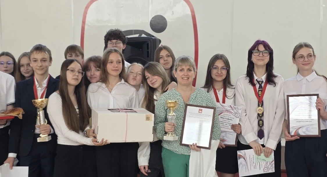 Дорогие подписчики, приветствуем вас!  🔥Сегодня мы наградили отличников и победителей конкурса «Учен