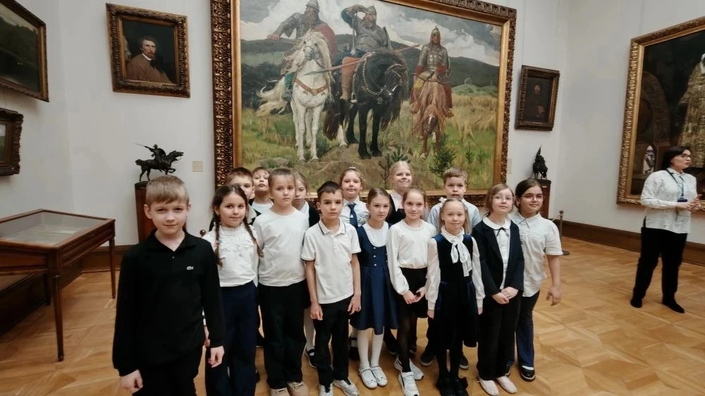 🖼️ Прекрасным солнечным днём 17 марта ученики 2 «А» класса вместе с классным руководителем Дубенской