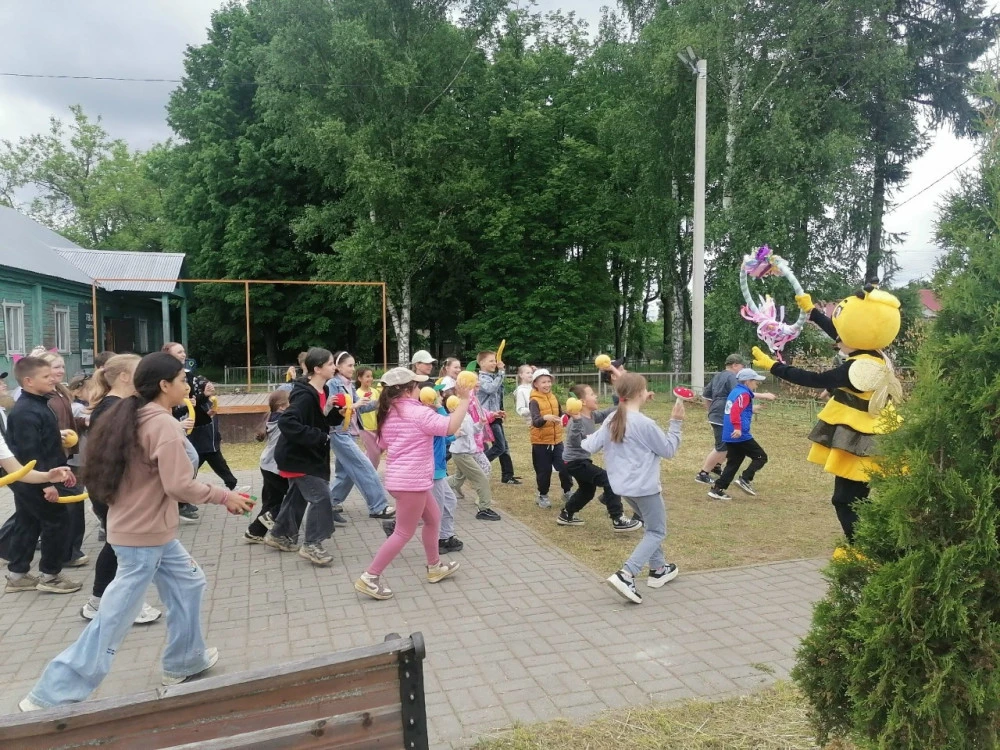 Летний отдых продолжается

　　Продолжается работа лагерей дневного пребывания детей на базе общеобраз