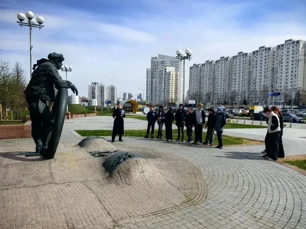 🌟ВОЛОНТЕРСКИЙ ОТРЯД🌟  ✅Волонтёрский отряд нашей #ШколаТропарево принял участие в мемориально-патрона