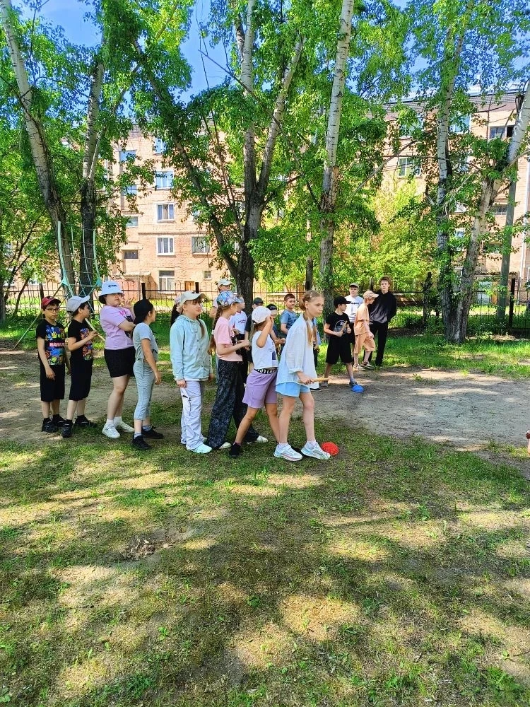 День русского языка в ЛДП. Гимназисты посмотрели мультфильм, сделали поделку в честь па...