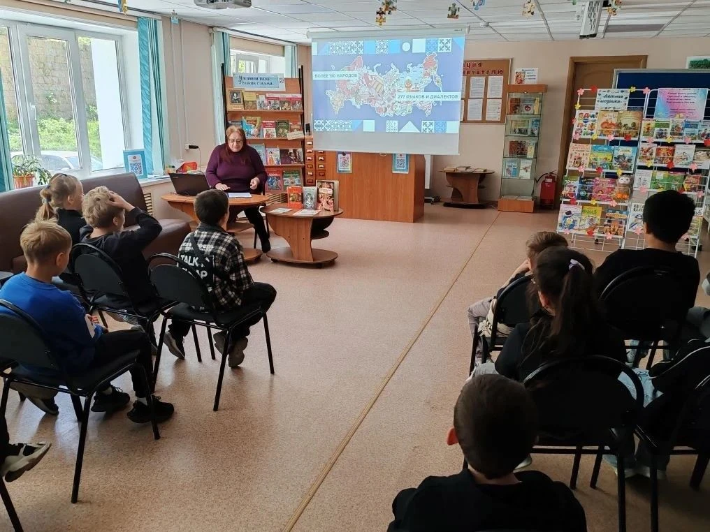 📖 Литературный час «Еду, еду я по свету…» собрал юных читателей

В городской библиотеке №1 состоялс