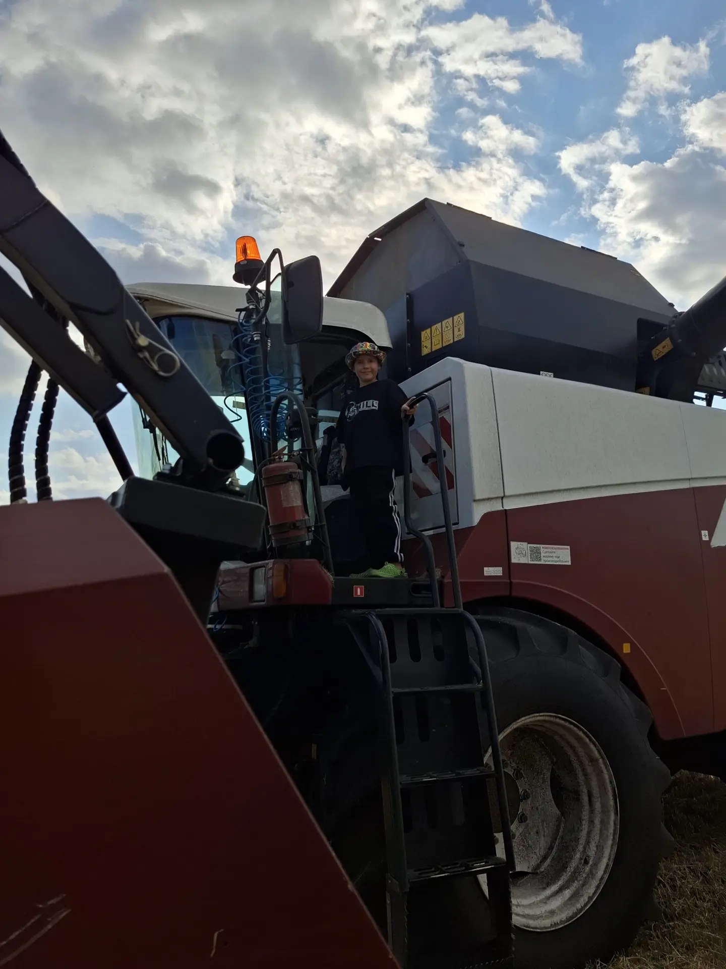 🌾 Лето — время не только отдыха, но и больших урожаев! 🚜