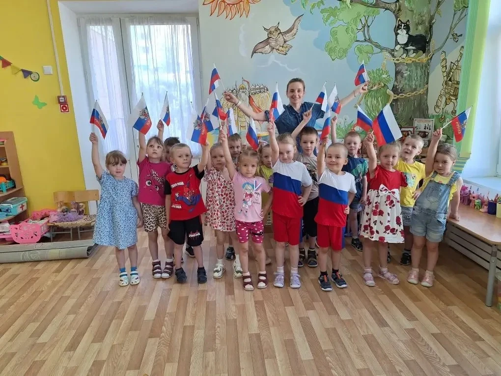...Люблю тебя ,моя Россия,
За ширь полей и шум лесов,
За то,что есть в тебе святая,
Душа без края и 