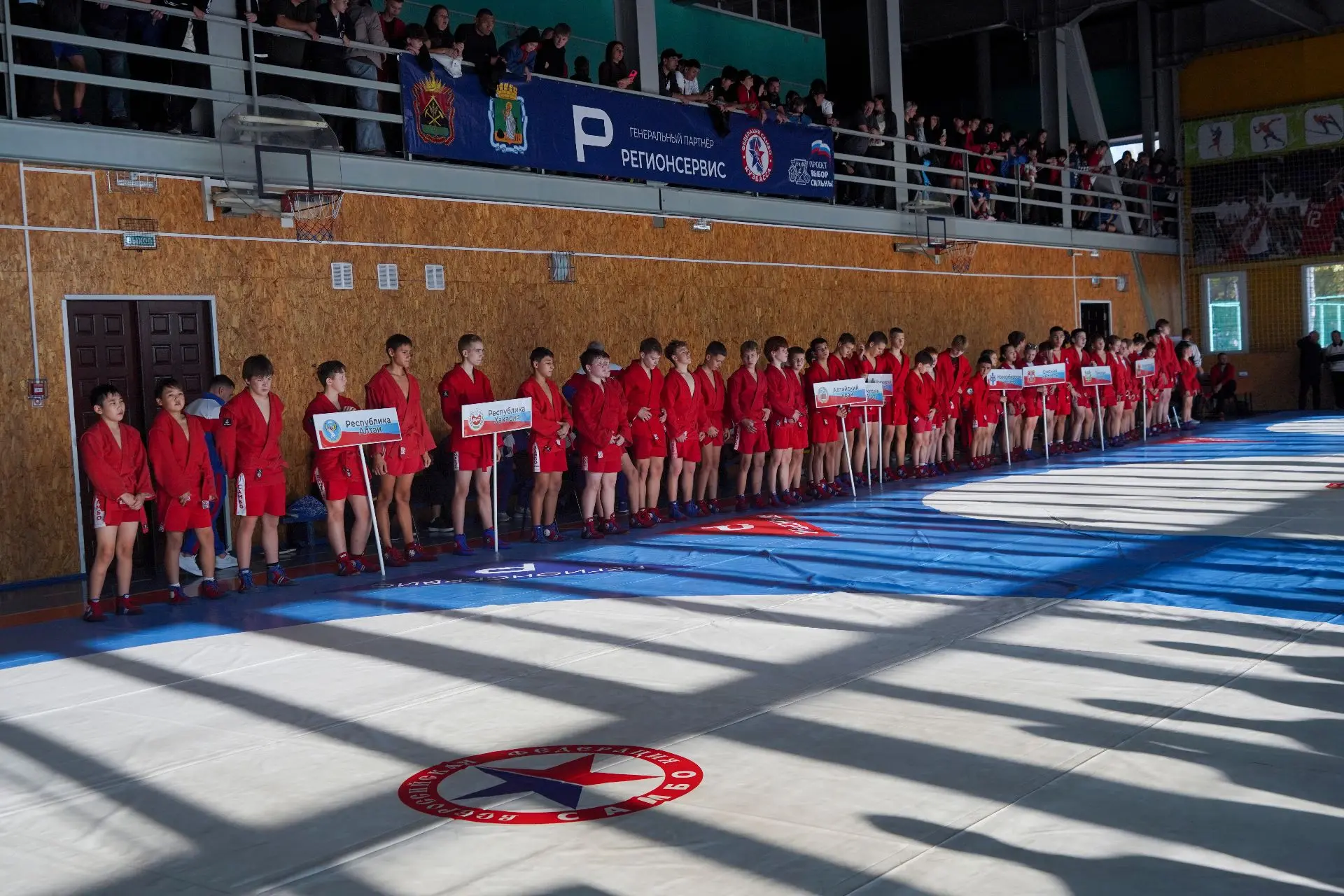 🥋 В ПТФК дан старт региональным соревнованиям по самбо, посвященным памяти Юрия Матвее...