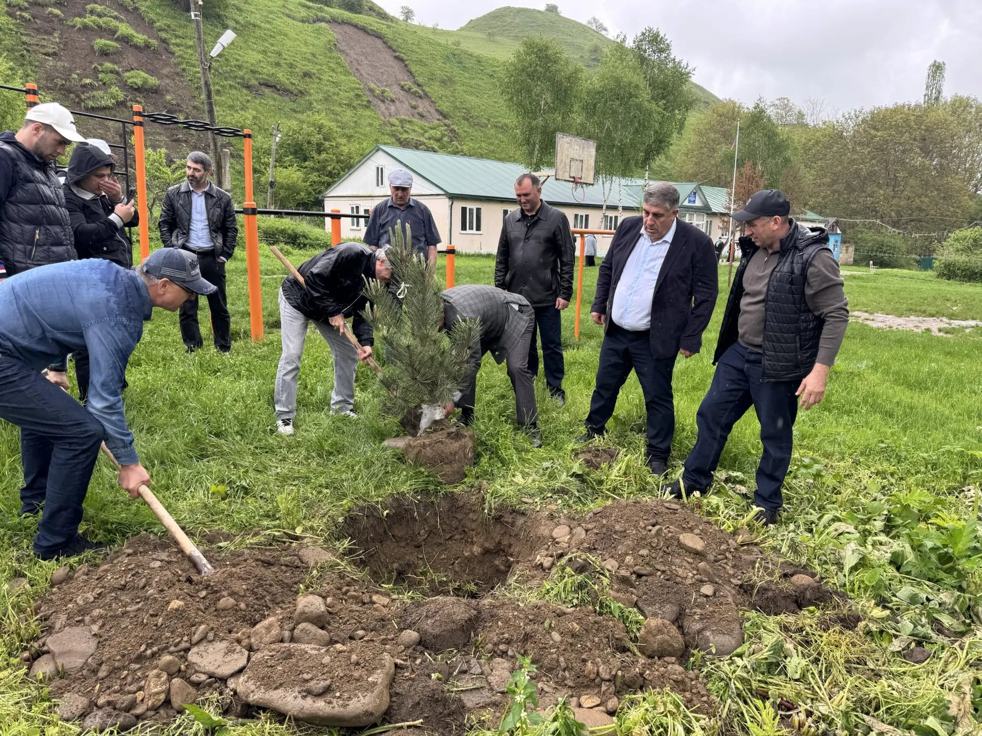 Друзья мои, 23 мая, в с. Чувек Хивского района прошел легкоатлетический кросс памяти ур...