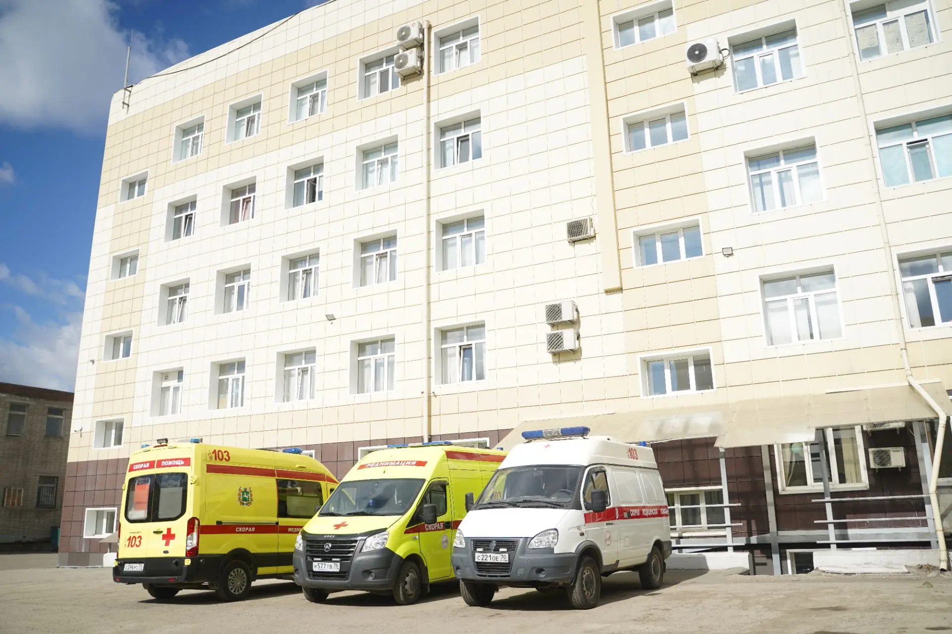 При поддержке Правительства России продолжим обновлять автопарк медицинских учреждений:...