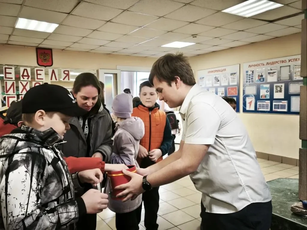 🌸 Сегодня в нашей школе стартовала традиционная весенняя неделя психологии. Утро началось с особой а