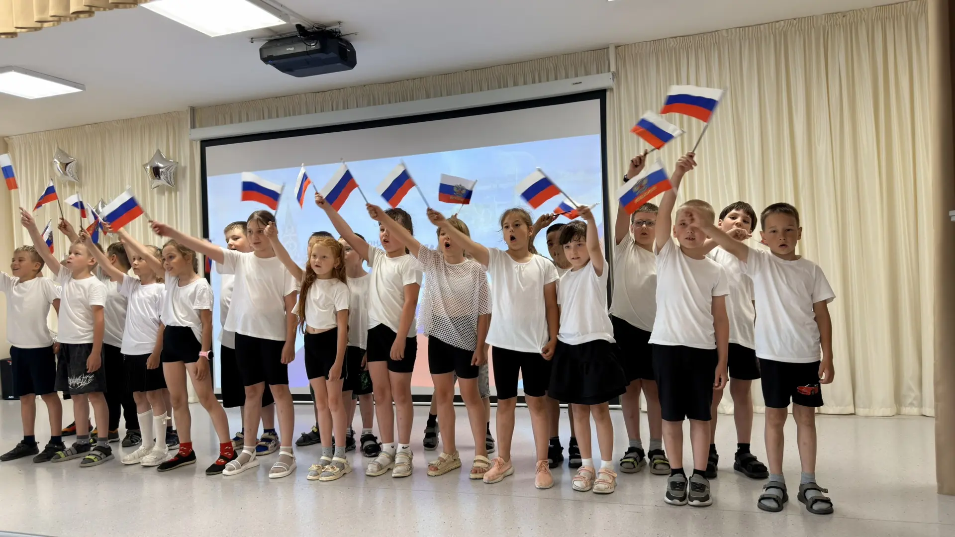 📅  ДЕНЬ 9/ «Союз Орлят России»
Девиз дня: «С Днем России! Гордимся прошлым, строим настоящее, верим