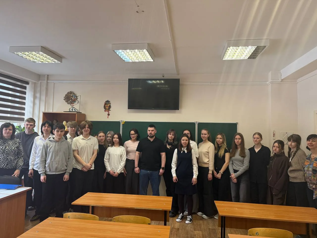 В гостях — свой герой 🤝13 апреля у нас было необычное занятие. Перед 10-ми классами выступил Алексан