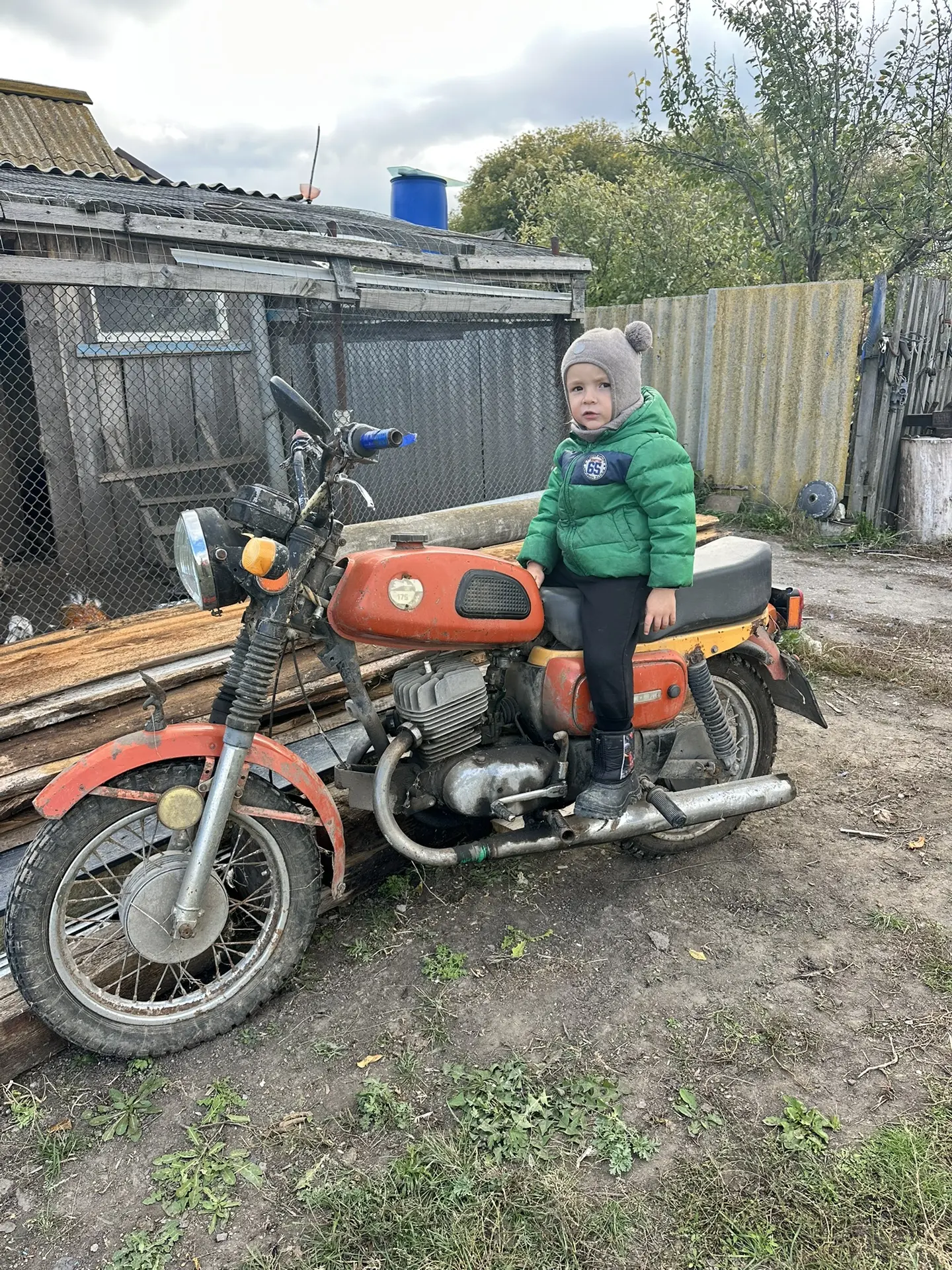 Мотоцикл «Восход» достался по наследству.Мой папа его купил в молодости-катался,вырост ...