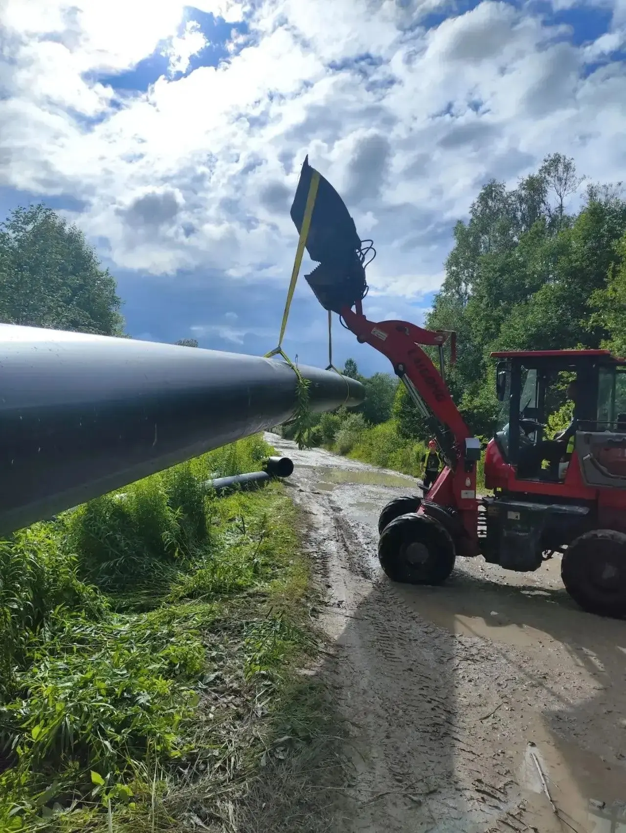 Леноблводоканал начал ремонт канализационного коллектора в Сланцах. Сети протяжённостью 6 километров